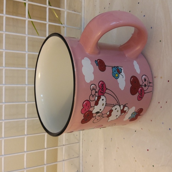 Hello Kitty 20-oz Ceramic Mug - NWT - Picture 5 of 6